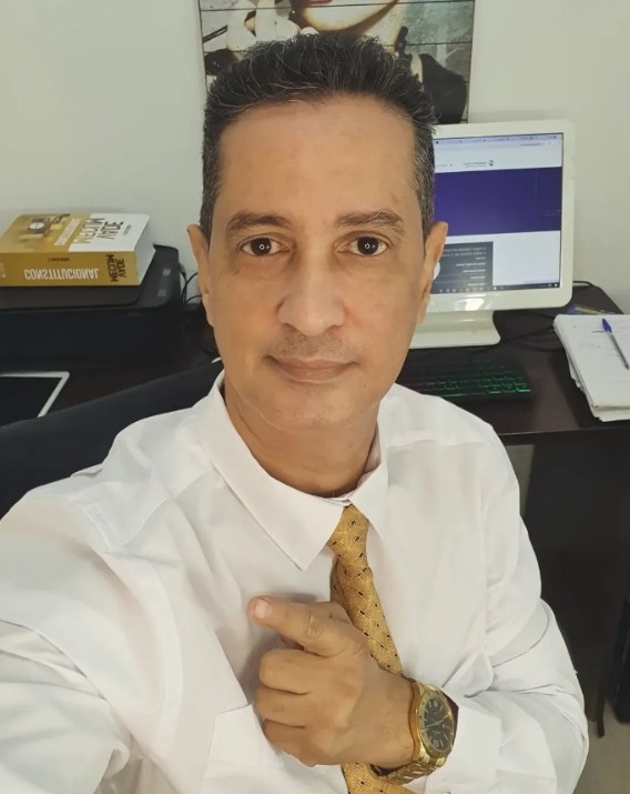 Dr. Vanderson M. Barros